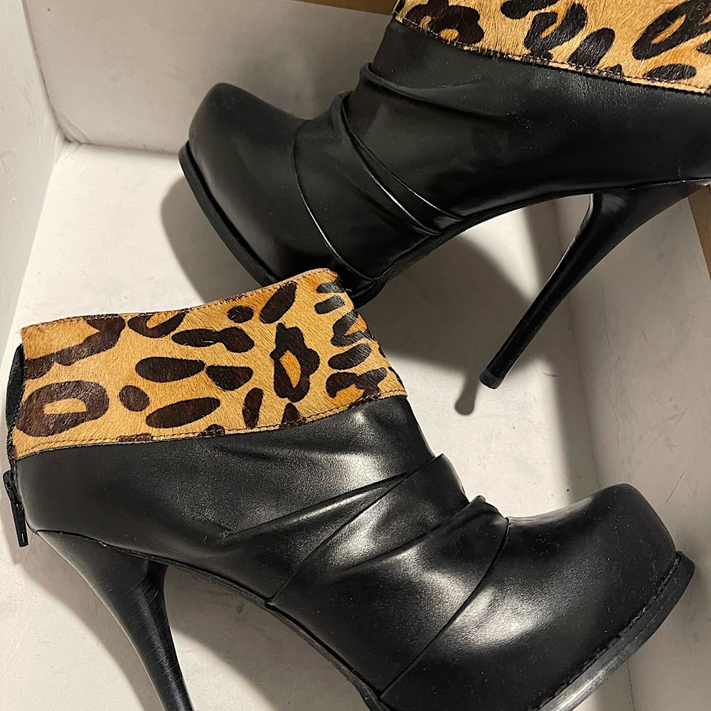 SAKsS Fifth Avenue Booties